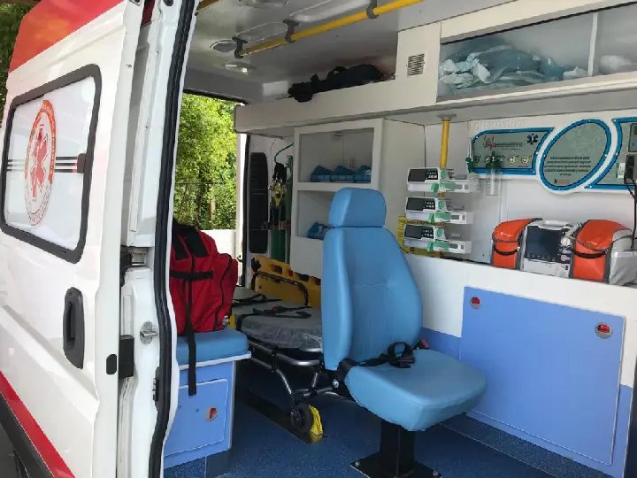 Ciclista está em estado grave após bater contra poste em Brusque