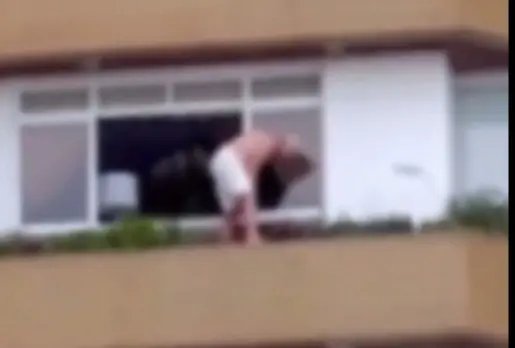 (VIDEO) Idoso se aventura fora do apartamento a cinco andares do chão