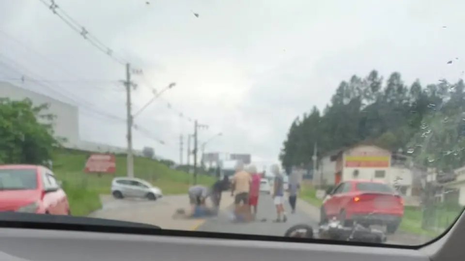 Colisão entre veículos é registrado na rodovia Ivo Silveira 