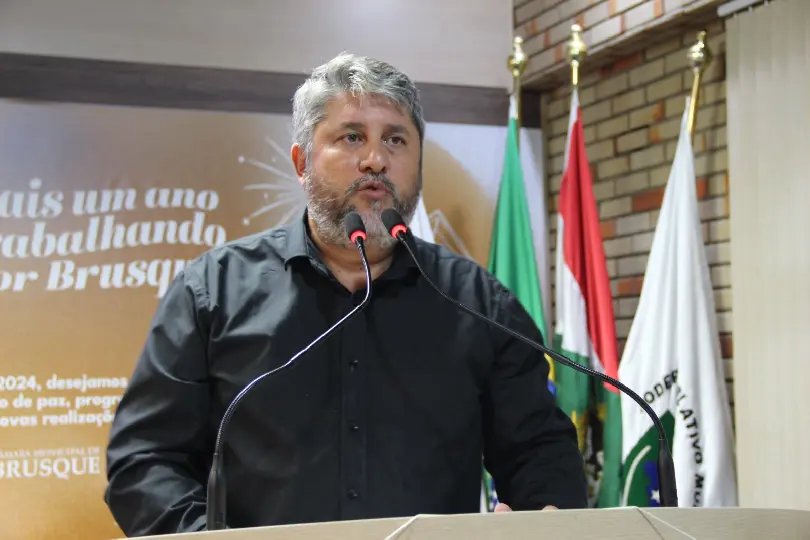 Escola tem ar-condicionado estragado, denuncia vereador 