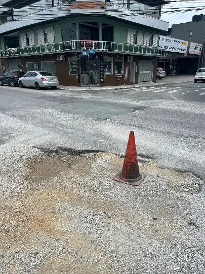 Buraco estava criando risco a quem passava no Centro