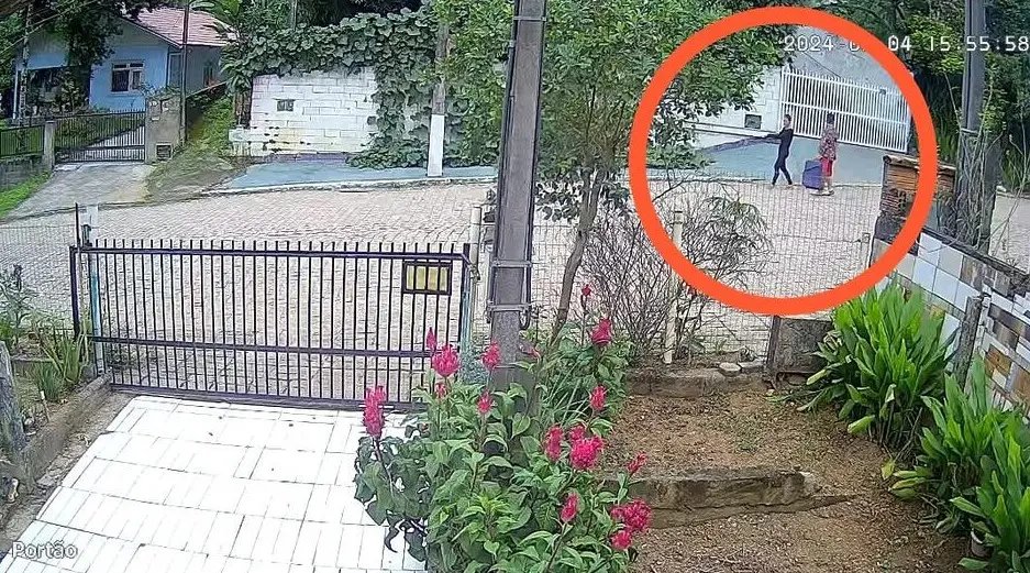 (VÍDEO) Casal estava com mala que pode ter sido usada no crime