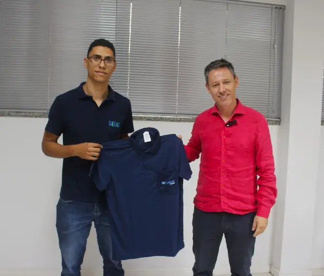 Samae entrega novos uniformes aos seus servidores