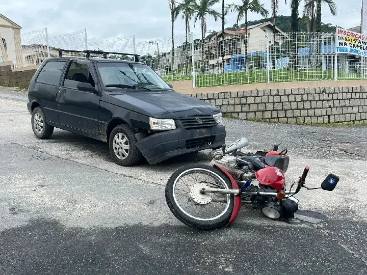 Acidente entre moto e carro deixa dois feridos no Cedrinho
