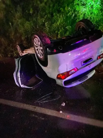 Três estavam em carro que capotou na rodovia