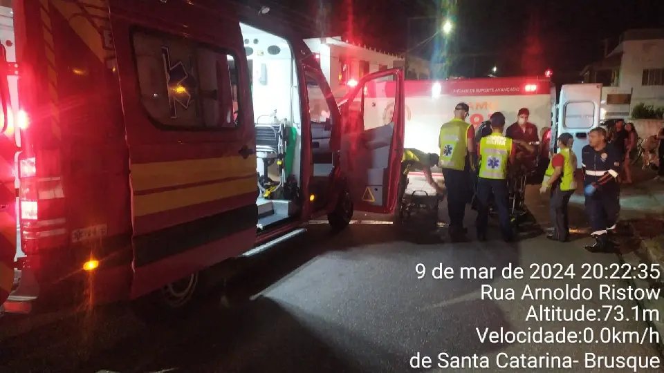 Jovem tem suspeita de fratura na perna após acidente em Brusque