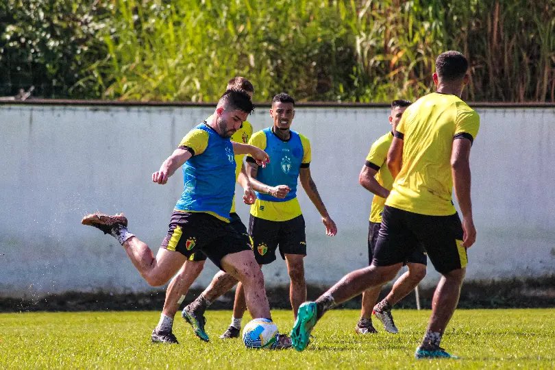 Brusque FC realiza treino antes da viagem para Natal 