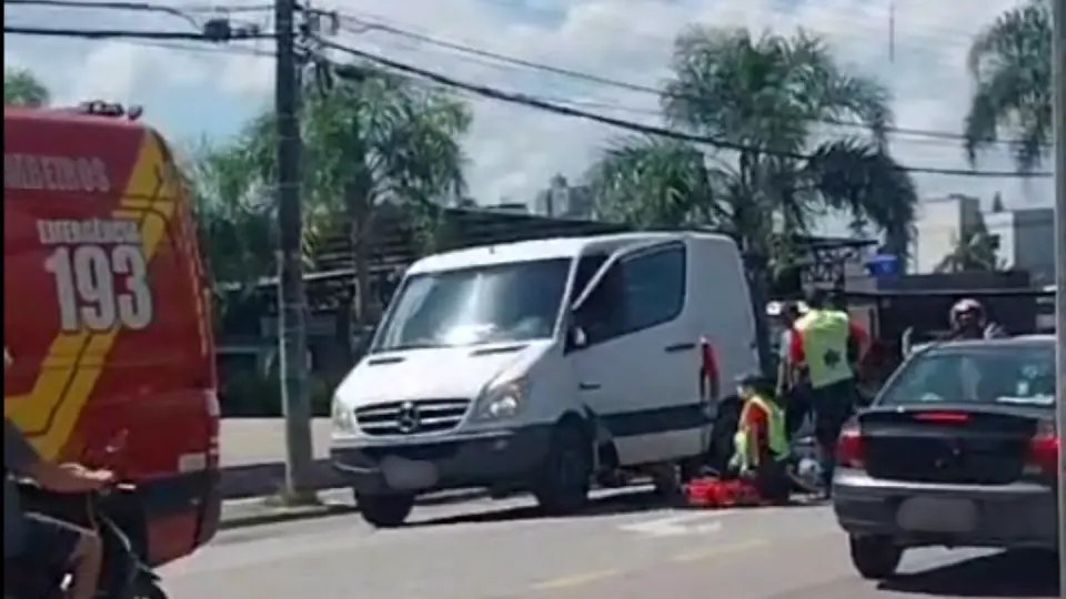 Colisão entre carro e moto deixa um ferido no bairro Maluche 