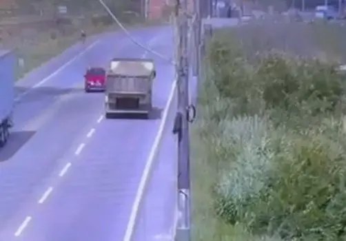 (VIDEO) Câmera confirma que carro invadiu pista contrária
