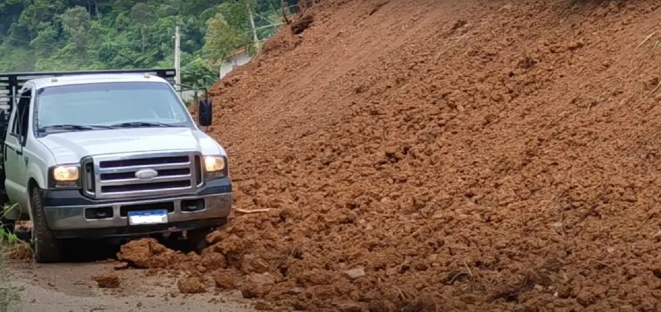 (VÍDEO) Servidores relatam desrespeito e ameaças na obra