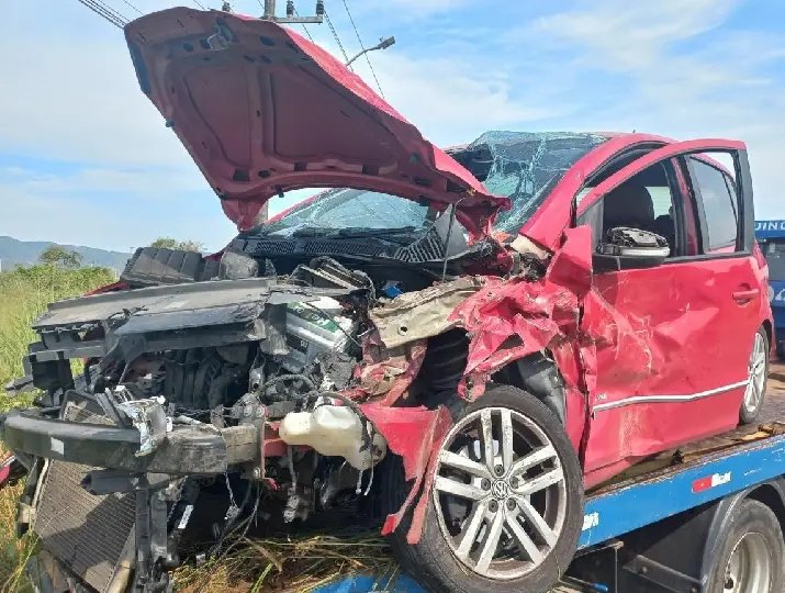 Colisão seguida de atropelamento deixa quatro feridos