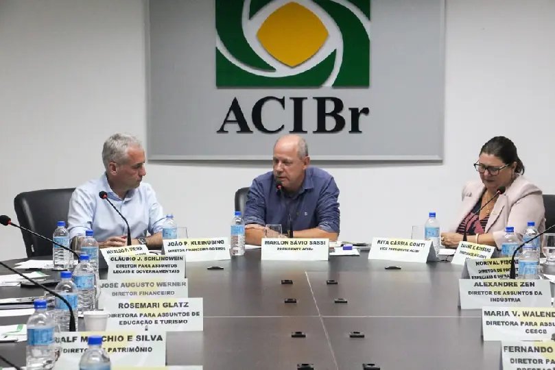Presidente do BRDE participa de reunião da diretoria da ACIBr