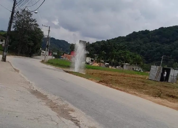 Samae comunica rompimento de rede de água no bairro Limeira