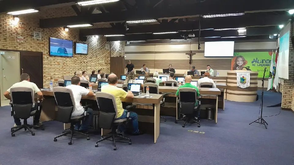 Maioria dos vereadores rejeita auxílio alimentação de R$ 950