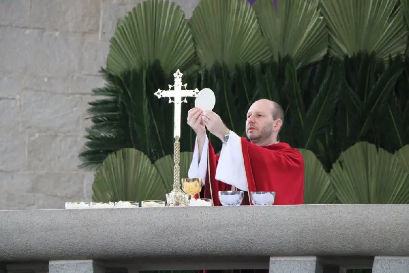 Procissão e celebração do Domingo de Ramos dão início à Semana Santa