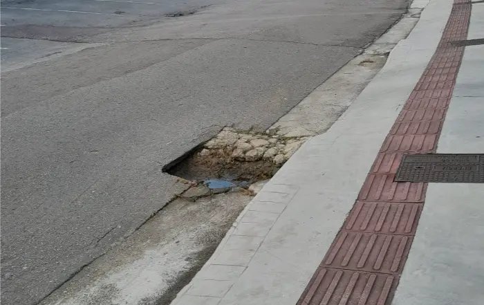 Buraco se tornou problema na Nicolau Hassmann, diz morador