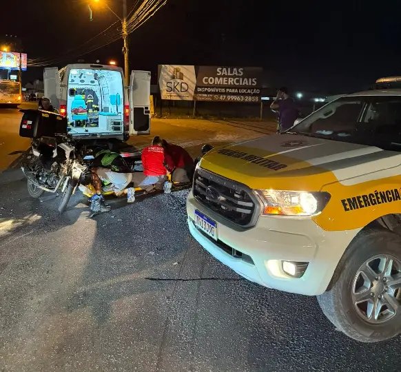 Colisão entre duas motos deixa uma pessoa ferida
