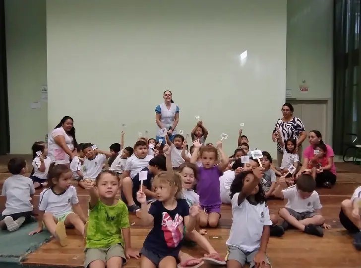 Professora da rede municipal lança livro infantil contra a dengue
