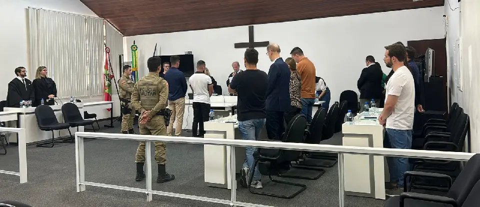 Dupla que tentou matar homem em Brusque é condenada