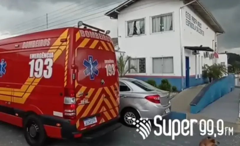 Criança fica ferida após bater a cabeça durante brincadeira