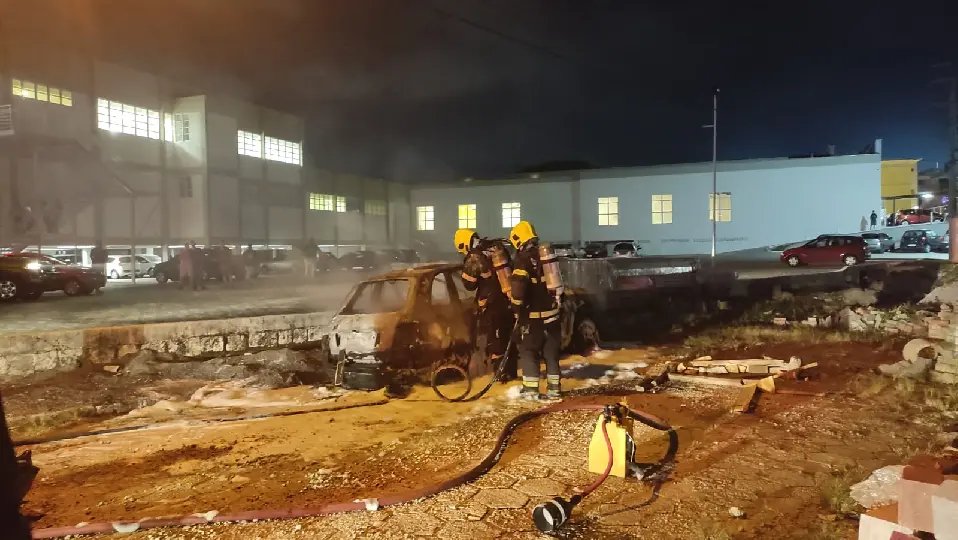 Bombeiros usam 2 mil litros de água para apagar Incêndio 