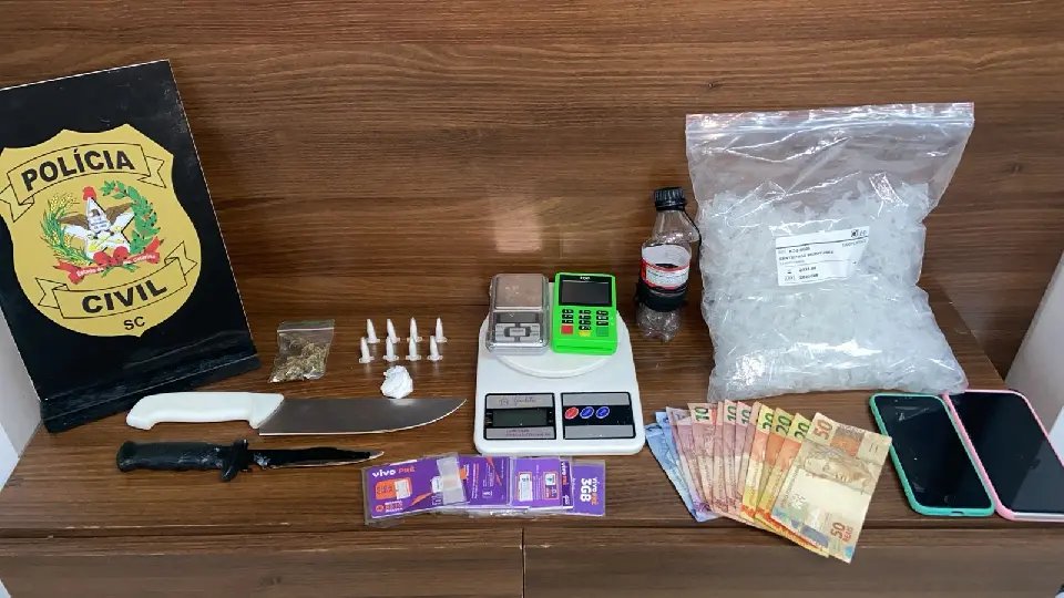 (VÍDEO) Polícia Civil prende duas pessoas por tráfico de drogas