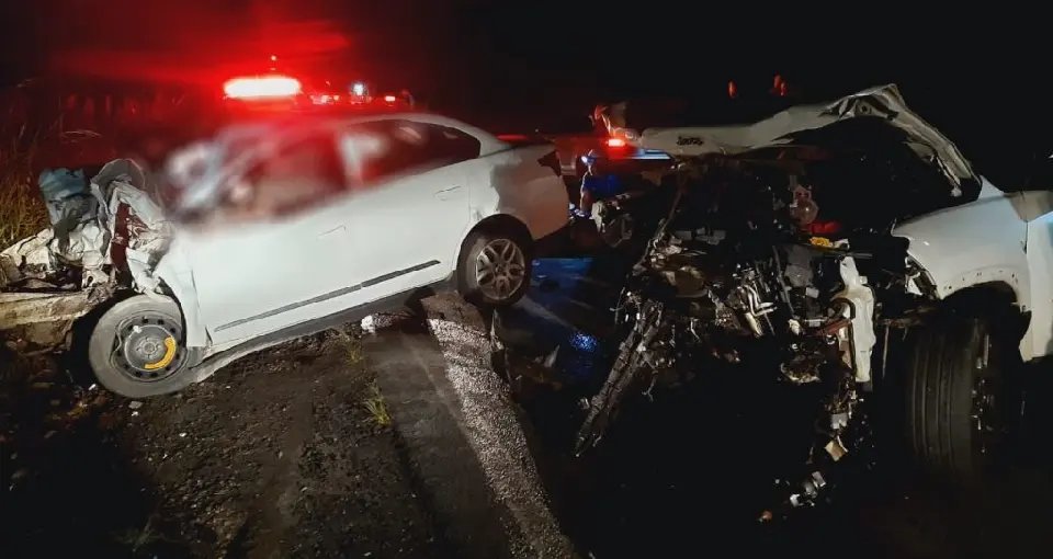 Dois jovens morrem em grave acidente de trânsito