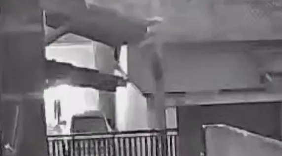 (VÍDEO) Câmera registra momento da explosão em residência de Brusque