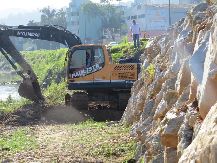 Calçadas da Beira Rio começam a ser reconstruídas