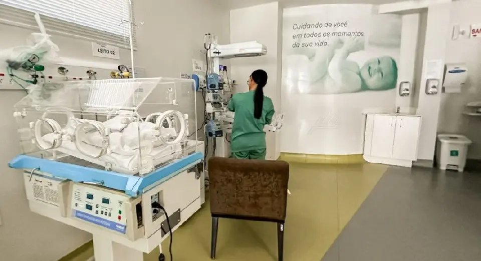 Bebê com dengue hemorrágica é transferido para UTI neonatal em Brusque