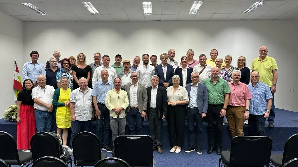 Junto com a Reitora da UNIFEBE, comitiva alemã visita a AMVE