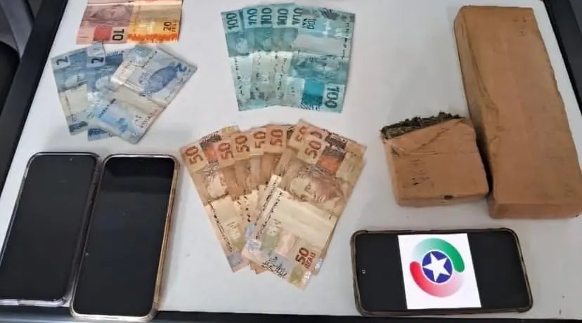 Motorista de aplicativo e passageira são detidos com drogas em Brusque