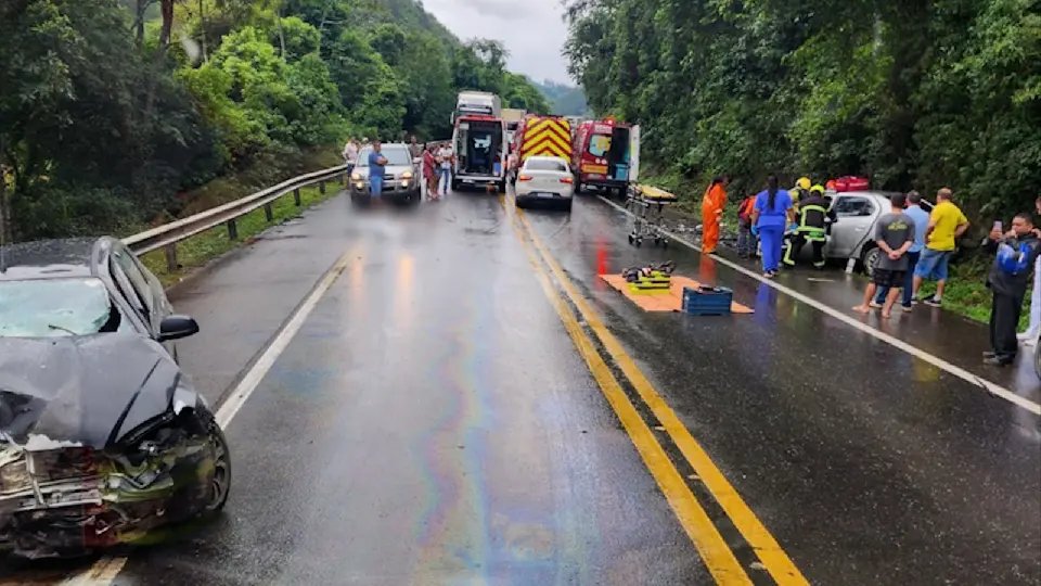Acidente deixa um morto e dois gravemente feridos na BR-470