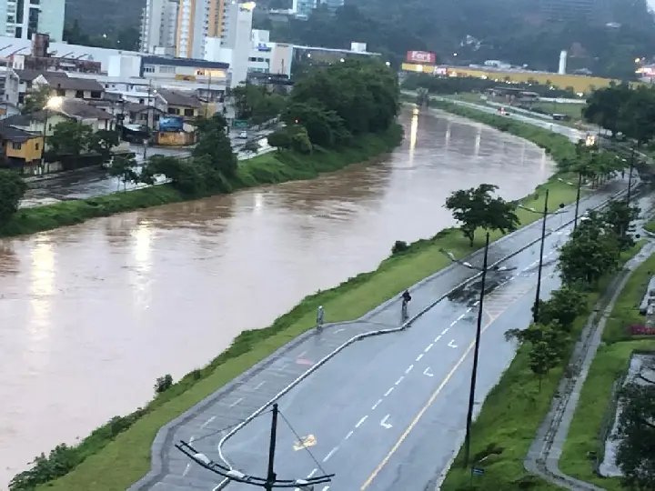 Defesa Civil de Brusque emite alerta de chuvas intensas para a região