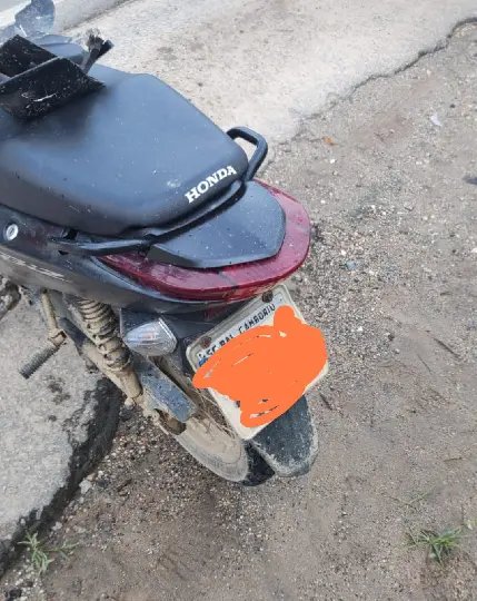 Condutor de motoneta fica em estado grave após colisão