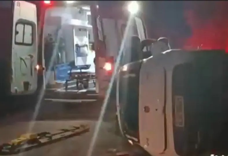 Capotamento é registrado em rua de acesso de Nova Trento a Brusque