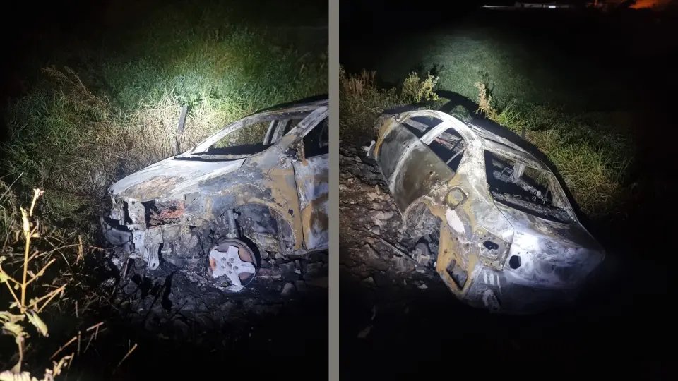 Motorista fica ferido após carro pegar fogo na Antônio Heil