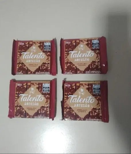 Homem é preso após tentar furtar chocolates em farmácia
