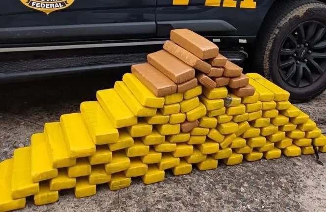 Polícia encontra droga em carro que iria para região de Itajaí