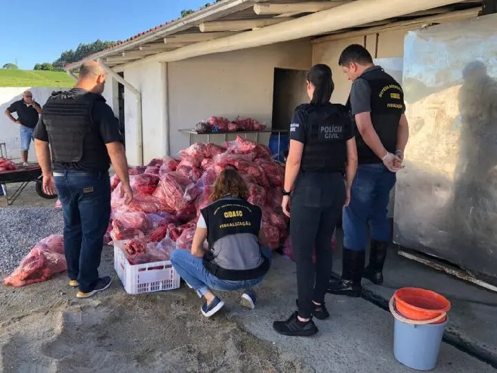 Três toneladas de carne são apreendidas em abatedouro clandestino