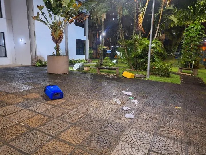 Homem destrói patrimônio público após alegar contato alienígena
