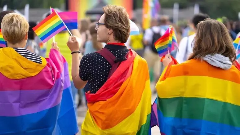 Deputada quer multar pais que levarem crianças em paradas LGBTQIA+