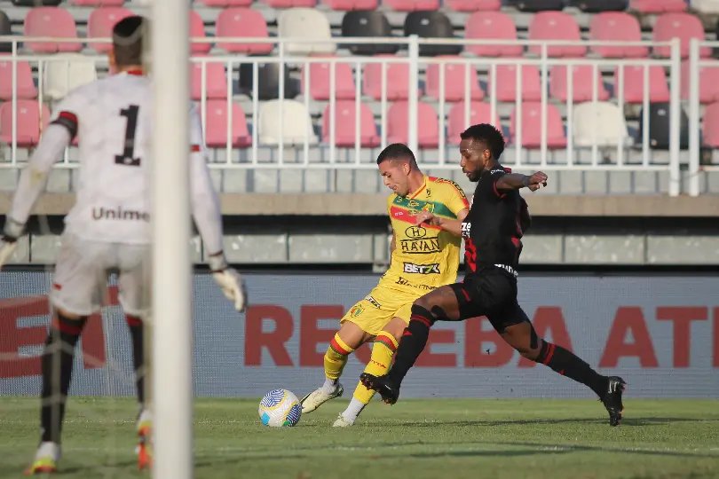 Brusque perde para o Atlético-GO no jogo de ida da Copa do Brasil 