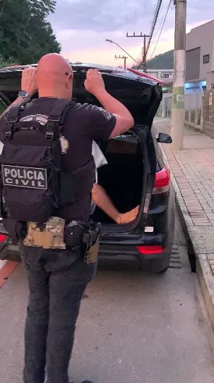 Polícia cumpre 12 mandados de busca por tráfico de drogas