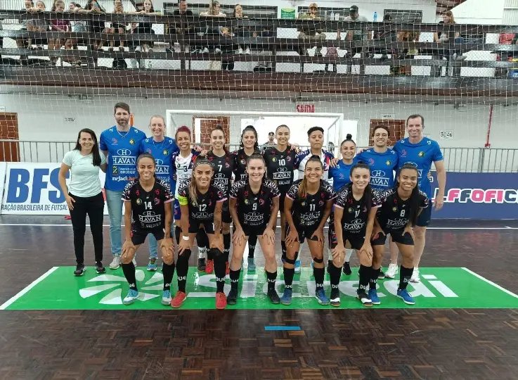 Barateiro vence clássico e continua invicto na Liga Futsal 