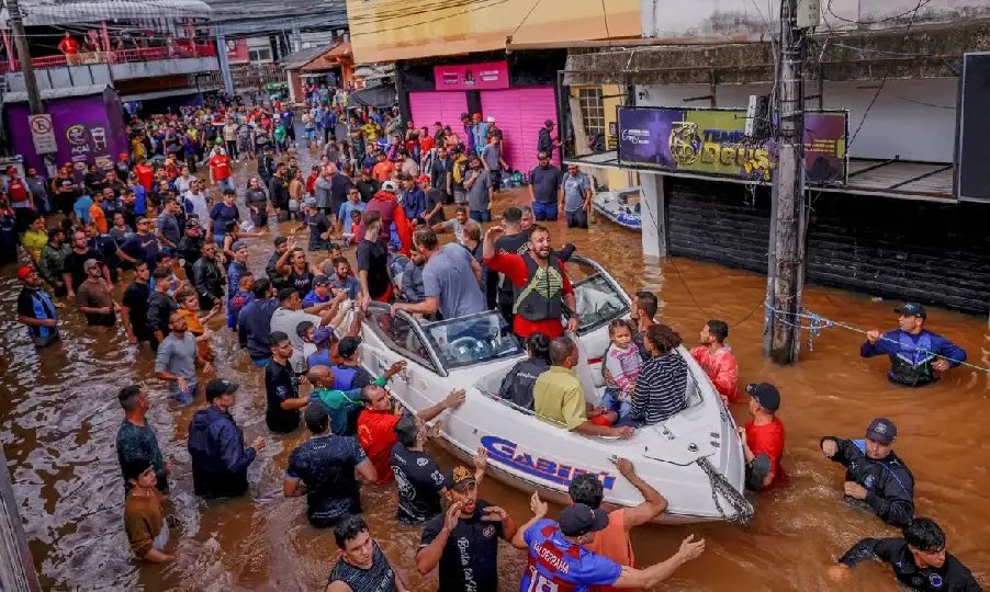 Sobe para 75 número de mortos pelas chuvas no RS