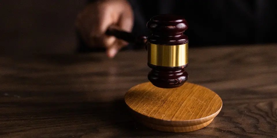 Casal é condenado por manter adolescente em casa de prostituição