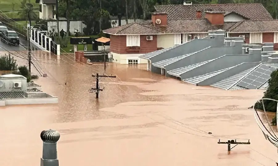 83 pessoas foram mortas pelas fortes chuvas no RS