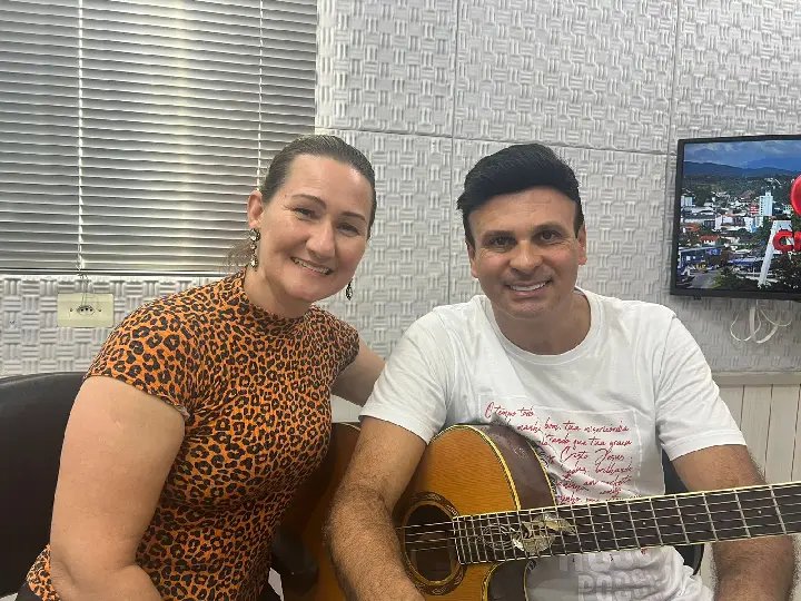 (VÍDEO) Casal de Brusque vai gravar clipe com cantor nacional