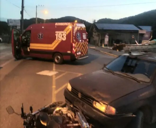 (VÍDEO) Câmera registra momento do acidente no Guabiruba Sul